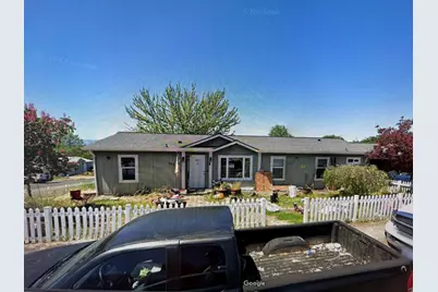 105 Bridgeport Drive, Eagle Point, OR 97524 - Photo 1