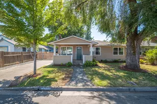 931 SE M St, Grants Pass, OR 97526 - Photo 1