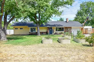 1529 Grand Ave, Medford, OR 97504 - Photo 1