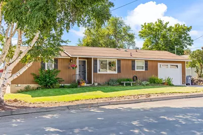 216 NE 9th Street, Madras, OR 97741 - Photo 1