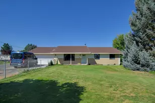 549 Martingale Rd, Prineville, OR 97754 - Photo 1