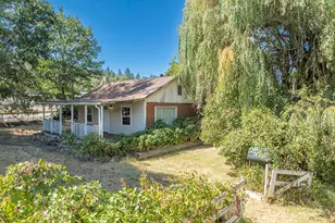 198 W Woodside St, Grants Pass, OR 97527 - Photo 1