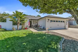 1242 Greentree Way, Central Point, OR 97502 - Photo 1