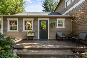 890 S 3rd St, Jacksonville, OR 97530 - Photo 1