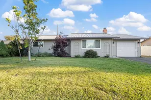 3922 Gregory Dr, Klamath Falls, OR 97603 - Photo 1