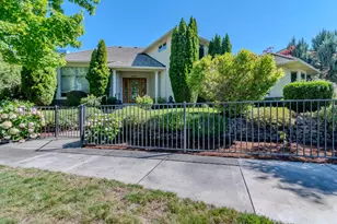 3371 Calle Vista Dr, Medford, OR 97504 - Photo 1