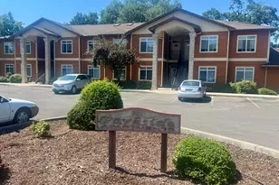 211 N Shasta Ave, Eagle Point, OR 97524 - Photo 1