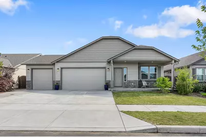 2428 NW Kingwood Avenue, Redmond, OR 97756 - Photo 1