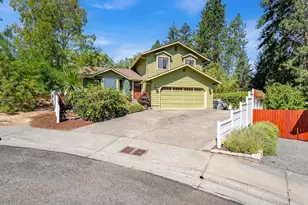 312 NW Sinclair Dr, Grants Pass, OR 97526 - Photo 1