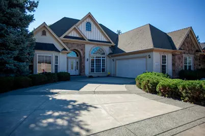 100 Pebble Creek Drive, Eagle Point, OR 97524 - Photo 1