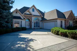 100 Pebble Creek Dr, Eagle Point, OR 97524 - Photo 1