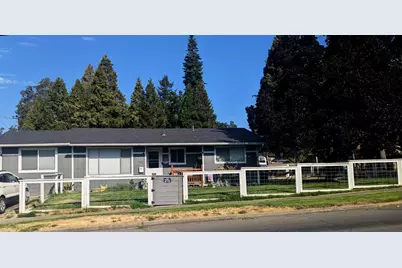 310 NW Booth Street, Grants Pass, OR 97526 - Photo 1