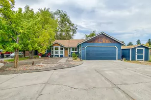 2746 SW Reindeer Ct, Redmond, OR 97756 - Photo 1