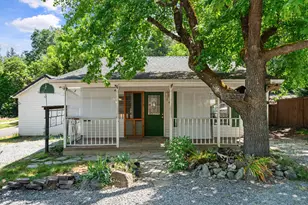 945 S 3rd St, Jacksonville, OR 97530 - Photo 1