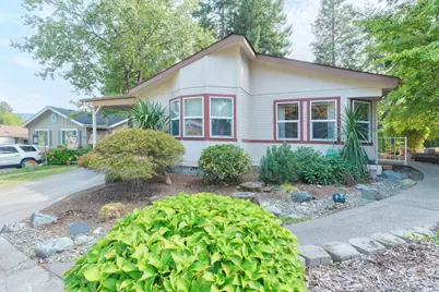 221 NW Creekside Drive, Grants Pass, OR 97526 - Photo 1