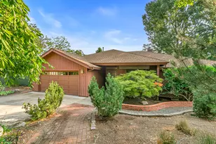 1042 Oak Knoll Dr, Ashland, OR 97520 - Photo 1