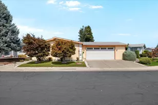 555 Freeman Rd, Central Point, OR 97502 - Photo 1