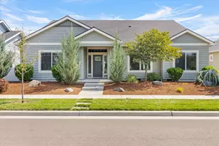 413 Sand Pointe Dr, Central Point, OR 97502 - Photo 1