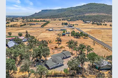 11162 Duggan Road, Central Point, OR 97502 - Photo 1