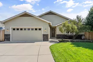 2294 Kingswood Dr, Medford, OR 97501 - Photo 1