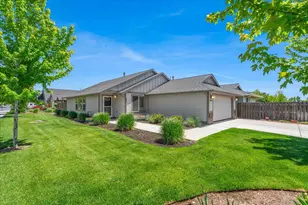 1370 NW 21st St, Redmond, OR 97756 - Photo 1