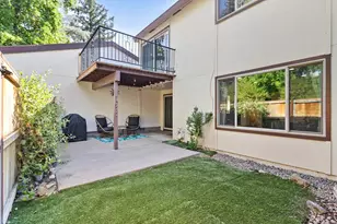 320 Eastwood Dr, Medford, OR 97504 - Photo 1