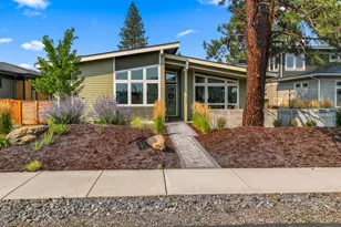 242 W Lundgren Mill Dr, Sisters, OR 97759 - Photo 1