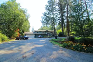 219 Pearl Dr, Grants Pass, OR 97527 - Photo 1