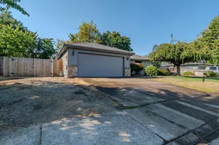 908 Juanita Way, Central Point, OR 97502 - Photo 1