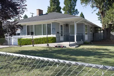 2555 Eberlein Avenue, Klamath Falls, OR 97601 - Photo 1