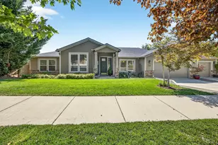 4408 Vista Pointe Dr, Medford, OR 97504 - Photo 1