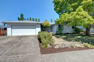637 Palo Verde Way, Central Point, OR 97502 - Photo 1