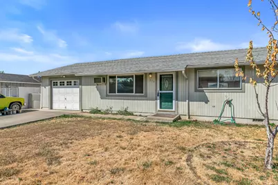 179 N Deanjou Avenue, Eagle Point, OR 97524 - Photo 1