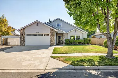 2033 Fallen Leaf Drive, Medford, OR 97501 - Photo 1