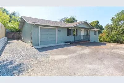 918 NE 10th Street, Grants Pass, OR 97526 - Photo 1