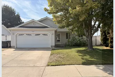 7727 Wilson Way, White City, OR 97503 - Photo 1