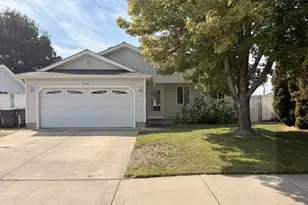 7727 Wilson Way, White City, OR 97503 - Photo 1