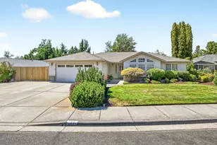 121 Meadow View Dr, Phoenix, OR 97535 - Photo 1