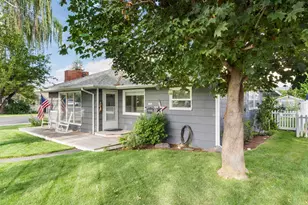 1106 SW 15th St, Redmond, OR 97756 - Photo 1