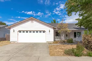 1710 Blue Moon Ln, Grants Pass, OR 97527 - Photo 1