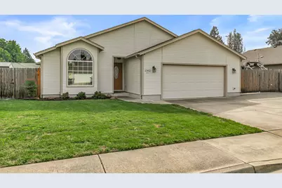 1362 Greentree Way, Central Point, OR 97502 - Photo 1