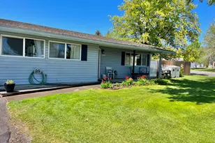 10712 Vincent Dr, Klamath Falls, OR 97603 - Photo 1