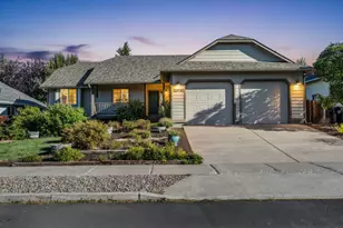 20930 Spinnaker St, Bend, OR 97701 - Photo 1