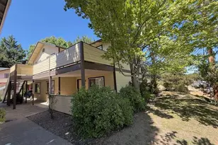 889 Valley View Dr, Medford, OR 97504 - Photo 1