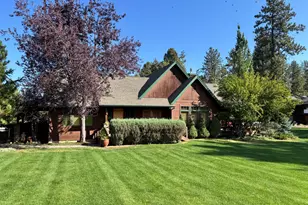 546 S Cottonwood St, Sisters, OR 97759 - Photo 1