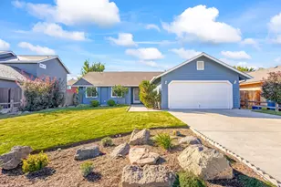 1942 NW Jackpine Pl, Redmond, OR 97756 - Photo 1