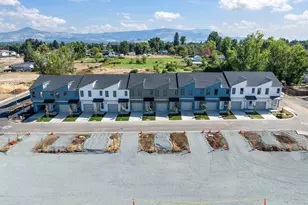 2028 Sunset Dr, Medford, OR 97501 - Photo 1