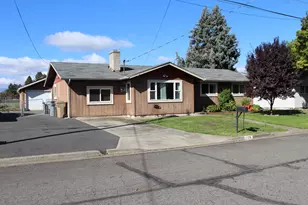 1126 SW Cottonwood St, Grants Pass, OR 97526 - Photo 1