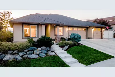 240 Skyridge Drive, Klamath Falls, OR 97603 - Photo 1