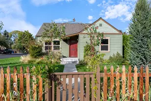 555 SW 14th St, Redmond, OR 97756 - Photo 1